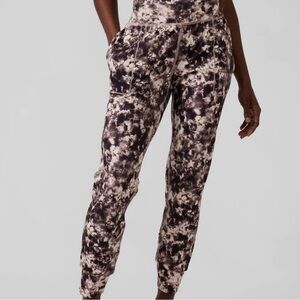 Athleta salutation printed jogger Size M